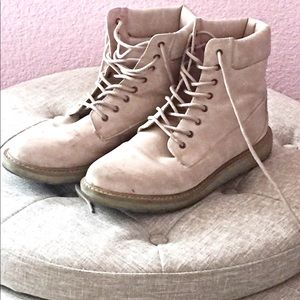 Cliffs Boots. Dusty Pink. SIZE 10M.